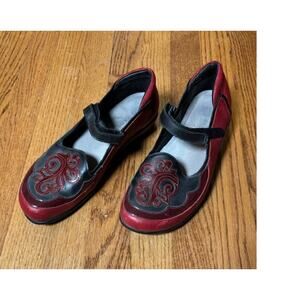 Naot Mary Jane Flats Red with Beautiful Detail Boho Cabincore Size 9 EUC